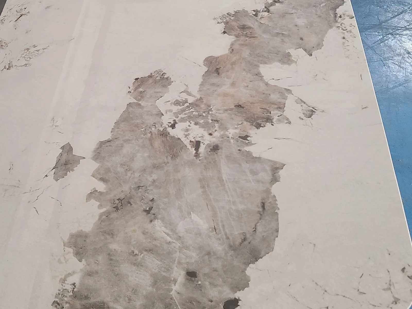 Sintered stone dining table top with rounded corners during surface and edge inspection